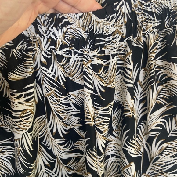 Max Studio Tropical Floral Wide Leg Crop Pants Size 2X Black Cream Pull On NWT - Picture 5 of 12
